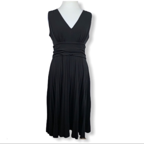 Alfani Dresses & Skirts - Alfani women's sleeveless black dress w pleats L